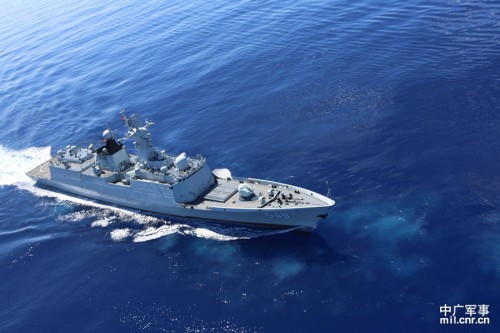 Sáng ngày 1 tháng 9 năm 2013, biên đội tàu chiến Hạm đội Đông hải tổ chức diễn tập săn ngầm liên hợp giữa tàu chiến và máy bay ở Tây Thái Bình Dương (nguồn báo Phương Đông, TQ).